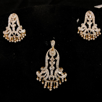 Gold stylish diamond pendant set by 