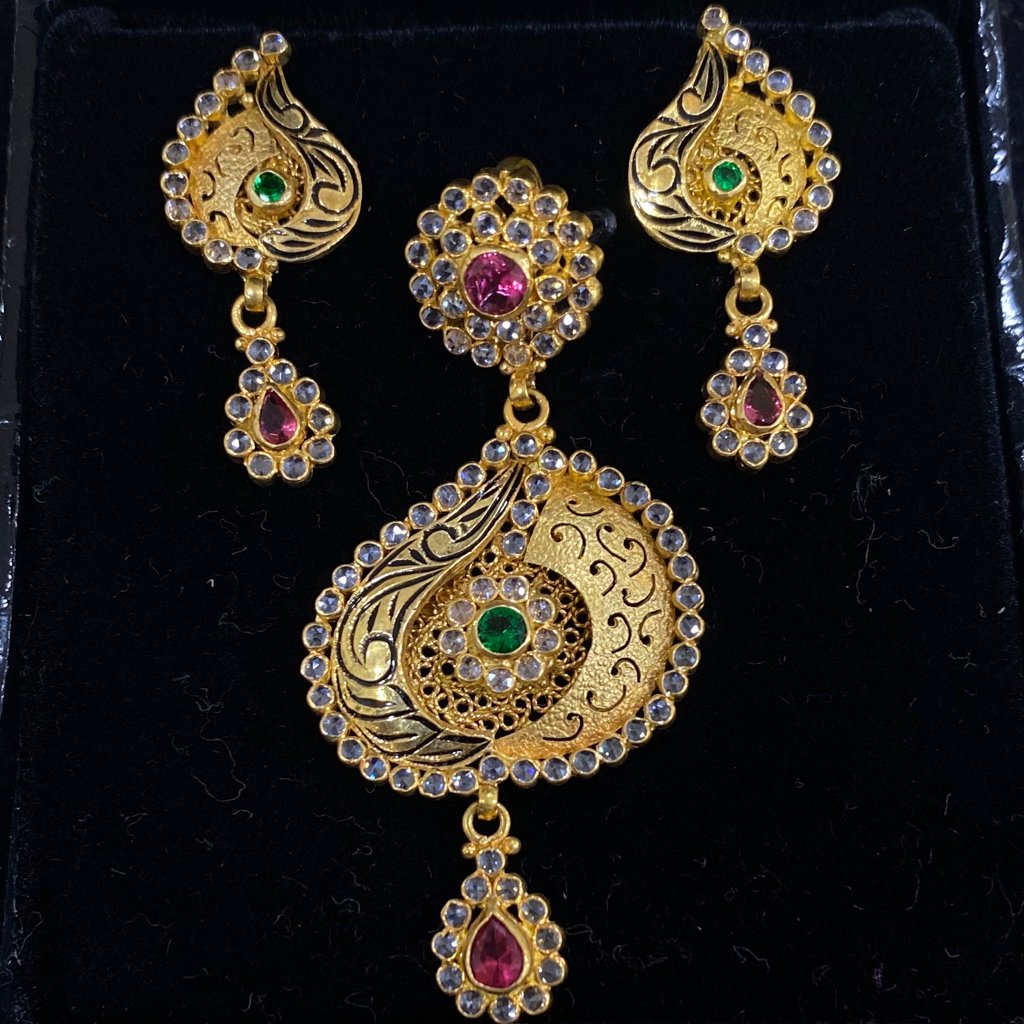 Antique gold pendant set